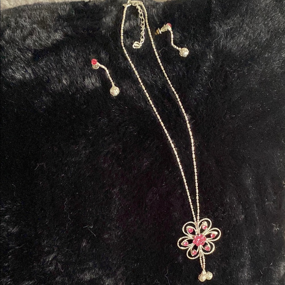 Gold and Red Floral Necklace with Elegant Pendant